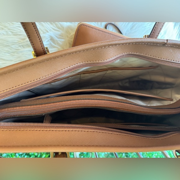 New Michael Kors MK Leather Tote Jet Set Extra Large Travel Tan+matching wallet - Picture 7 of 12